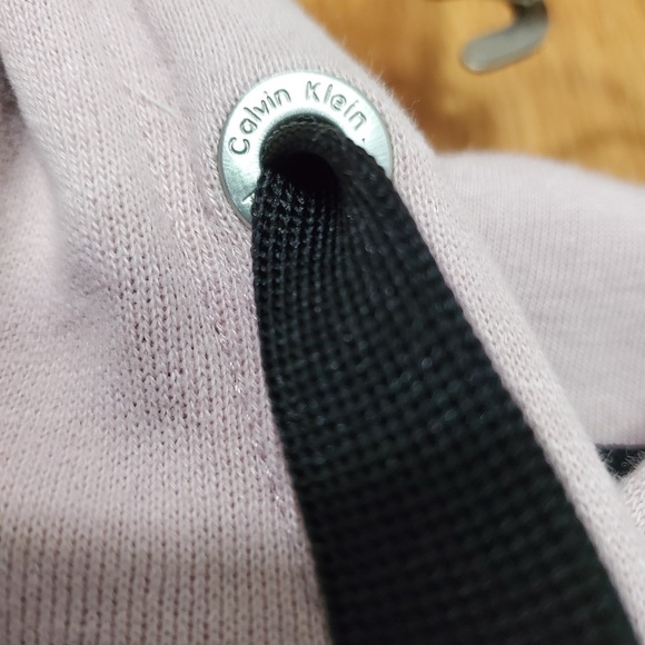 Calvin Klein cropped hoodie 🔥NEW🔥 - Picture 5 of 9